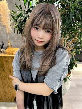 イコ(.ico) グレーベージュ レイヤーカットウルフカットインナーカラー