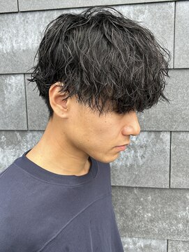 ヒュイル バイ ニアウ(Hwyl by Niau) メンズマッシュシャドウパーマスパイラルパーマニュアンスパーマ