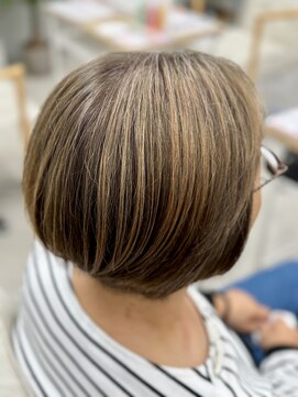 レヴィア(REVIA) 白髪ぼかしハイライトブリーチミルクティーベージュ