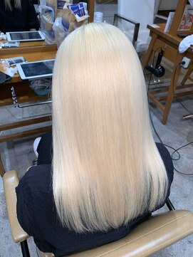 モモ(MOMO) ホワイトブロンド