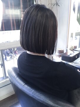 ディシェーレアスト(die-Schere Ast) 【die Schere Ast　上大岡】　ワンレングスボブ×ネイビー