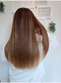 目を引く美髪ロング