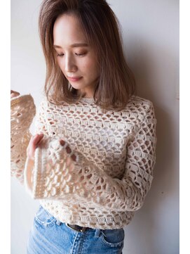 ヘアデザイン ソラ(Sola) 透明感ハイトーンベージュ ふんわりロブセンターパート