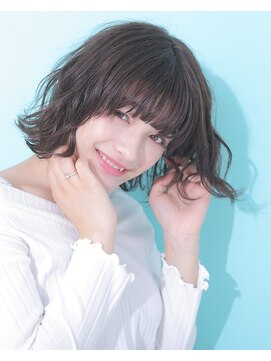 ジーナ 梅田(Zina) Zina.黒髮無造作切りっぱなしボブ