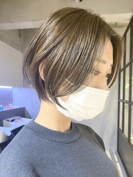 エリマ 調布(elima) 大人ショートボブ カーキグレージュ フェザーバング 前髪なし