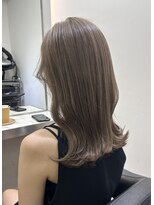 ヴィオットバイサロン(Viot by Salon)&nbsp;くびれレイヤー ブリーチありグレージュカラー