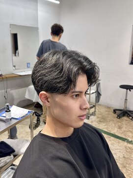 ザデイ カットアンドカルチャーショップ(THE DAY CUT&CULTURE SHOP) 毛流れセンターパート