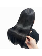 艶と透明感の良いとこ取りを叶える、髪質改善カラー。ダメージを抑えながら大人可愛いツヤ髪に♪