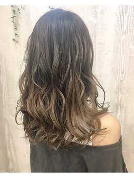 ルヴェール(Le Vert) 外国人風透明感！ハイライト×グラデーションでグレージュカラー