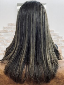 アイリー(irie) バレイヤージュ風柔らかセミディ