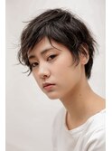 ニュアンスカラーでまとめたボブショート×エアリーカール
