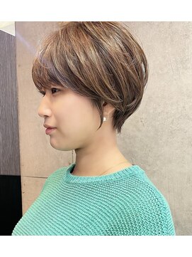 ロータス(Lotus) 耳かけマッシュショートボブ担当カタダ【堀江・新町】