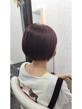 ユラウ(yurau) 暖色系艶プラムカラー×コンパクトボブ