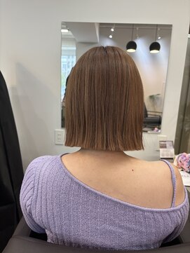 ジエクト ヴィシア(The Ect VIXIA) 外ハネぷつっと　ヘイリーボブ　タッセルレイヤー　ベージュ