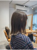 オリーブベージュ/ハイライト/切りっぱなし/外ハネミディアム
