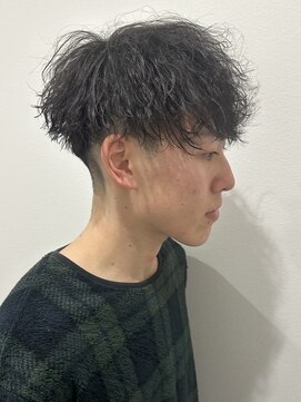 ヒュイル バイ ニアウ(Hwyl by Niau) メンズマッシュパーマ波巻パーマスパイラルパーマ刈り上げ