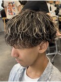 渋谷メンズハイライトカラーメッシュカラー緩め波巻きパーマ