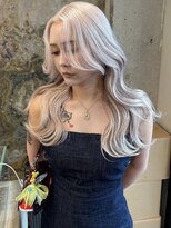 ソル ジングウマエ(SOL JINGUMAE)&nbsp;mayu//ホワイトシルバーブロンドベージュローレイヤーくびれ巻き