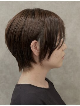 コンフィバイアーティス(Confi by Artis) ショートボブ/大人女性/耳掛け