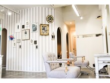 シンプル、でもオシャレで明るい店内♪