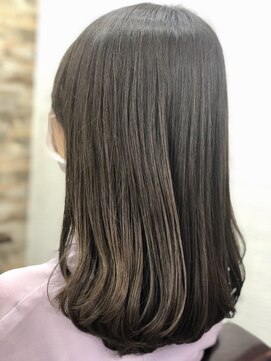 アトリエナガノ(atelier nagano) ニュアンスカラー/センターパート/ツヤ髪スタイル/ブルージュ