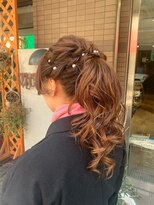 イロ(Ilo) ポニーテールアレンジ