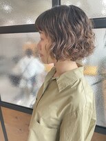 イリ(iri) ちょっと強めが可愛い♪ボブ×パーマ