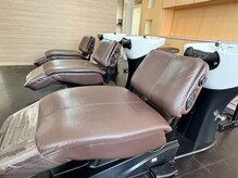 キャパジャストヘアー(CAPA just hair)の雰囲気（フルフラットのシャンプー台でリラックスしていただけます♪）