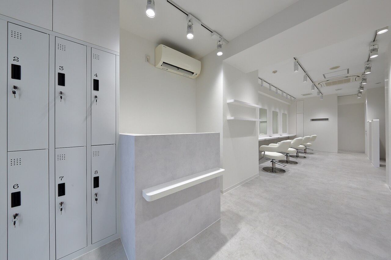 美容室木製店舗カウンター 淡いクリーム色【本日限定最終値下げ】 鎌取の美容室・美容院｜CLiC（クリック）鎌取店