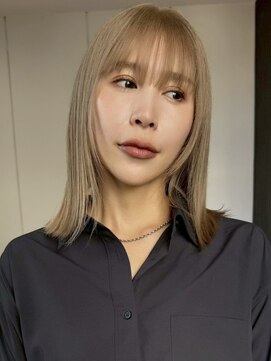 エイチ(H) xブリーチ/イメチェン/ホワイトブロンド/外ハネボブ/美髪/