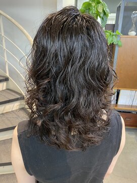 ロライマ 中目黒(roraima) ミディアムパーマ/ウェット感/艶髪/カーリーヘア/前髪パーマ