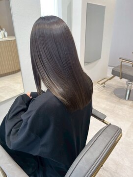 穀雨(Kokuu) グレージュ切りっぱなしボブ前髪ありミニボブミルクティベージュ