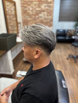 ライズヘアー(RISE HAIR) スキンフェード＋ハイライト