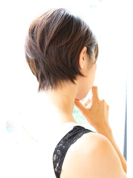 レウナ 外苑前(Reuna) 大人女性・丸みが綺麗なショート