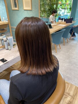 ロンドフルール 大宮東口(Lond fleur) 【Lond fleur 山本翔一郎】外ハネが可愛いパツッとミディアム