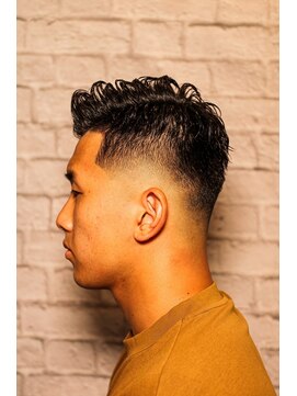 銀座マツナガ 新宿野村ビル店 ライン入りバーバースタイル