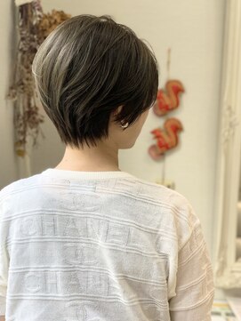 ラッシュグラス(Rush grass) 大人かわいいひし形ショートボブ