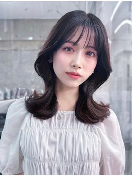 フィヴェント(Fivent) 黒髪韓国小顔レイヤーイメチェン暗めオリーブグレークラゲヘアー