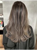 xバレイヤージュ/ホワイトグレージュ/レイヤーカット