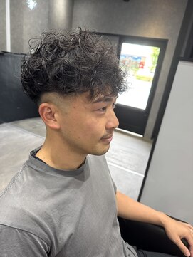 テラステラ(TERRA STELLA) 【スペインカール×スキンフェード】 八尾