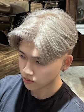 メンズサロン EIGHT MEN 北千住店【エイト】 ハイトーン毛流れセンターパート