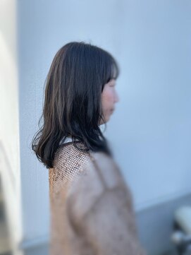 光に透けるブルーブラックが可愛い◎