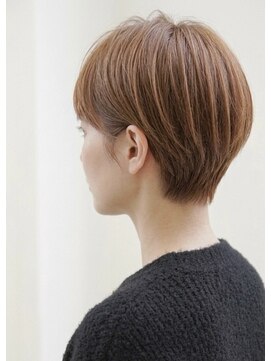 レウナ 外苑前(Reuna) 大人可愛いショート　似合わせショート　耳かけ