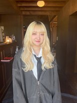 棗&nbsp;田辺／前髪ありブロンドの巻き髪ロング