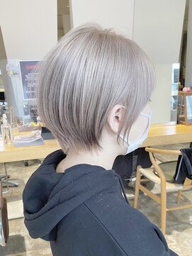 エクラバイナチュラル(eclat by Natural) シンプルショート/こなれハイトーン/ミルクティーカラー/美髪