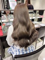 オリーブグレージュ