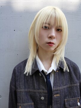 小顔ハイレイヤーウルフクラゲヘアー抜きっぱなしブロンド