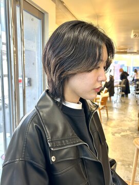 エクテ(ecouter) ミディアムレイヤーメンズライク/ジェンダーレスショートウルフ