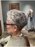大人メンズグレイパーマ