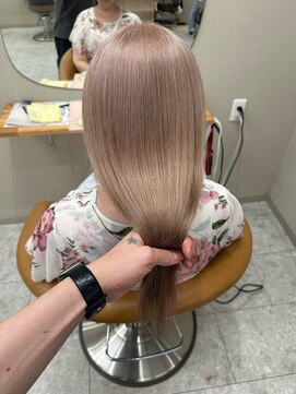 シカ 神戸三宮元町店(Cica) ミルクティーベージュ ハイトーン 髪質改善 ダブルカラー